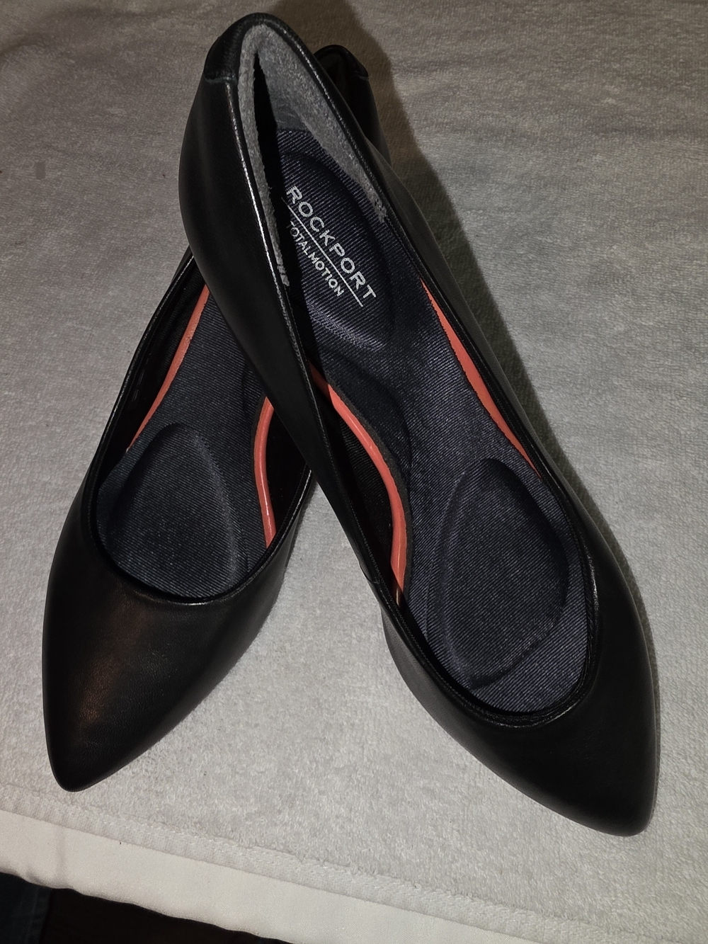 Rockport Total Motion Black Leather Kalila Pointed Toe Pumps Kitten Heel Women's